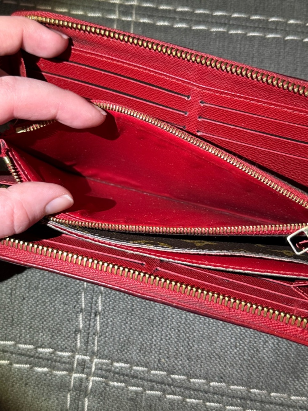 Used Louis Vuitton Retiro Zippy Wallet - Picture 9 of 14